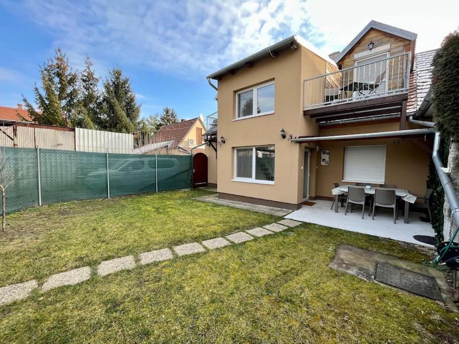 Rabbit Apartman Mosonmagyarovar Ngoại thất bức ảnh